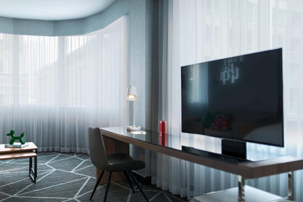 Renaissance by Marriott Montreal Downtown Hotel Image 6